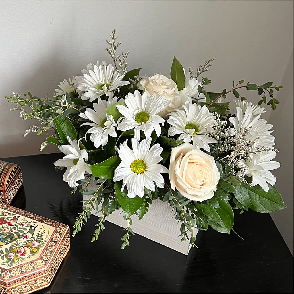 Fresh Linen Box Bouquet – MEME'S FLOWER SHOP LLC, Bay Minette AL